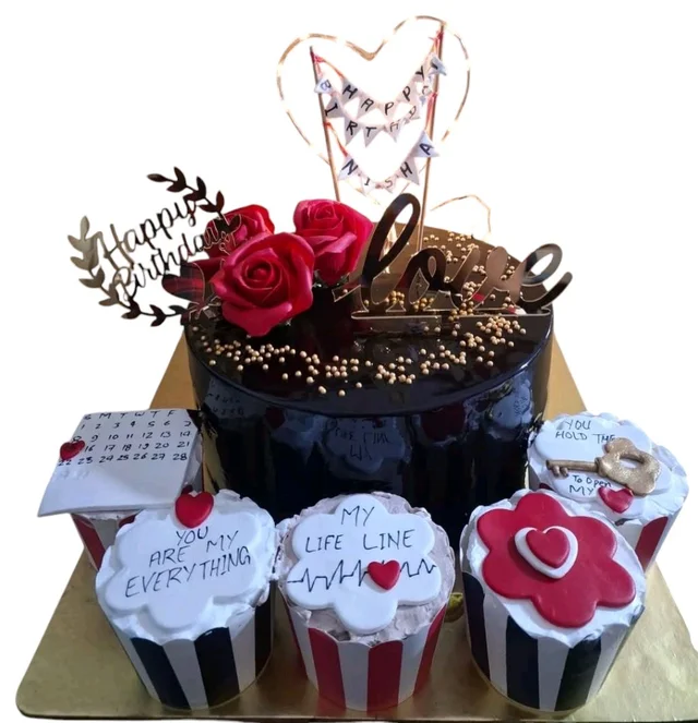 Love & Roses Birthday Cake With Cupcakes - 1.5 Kg