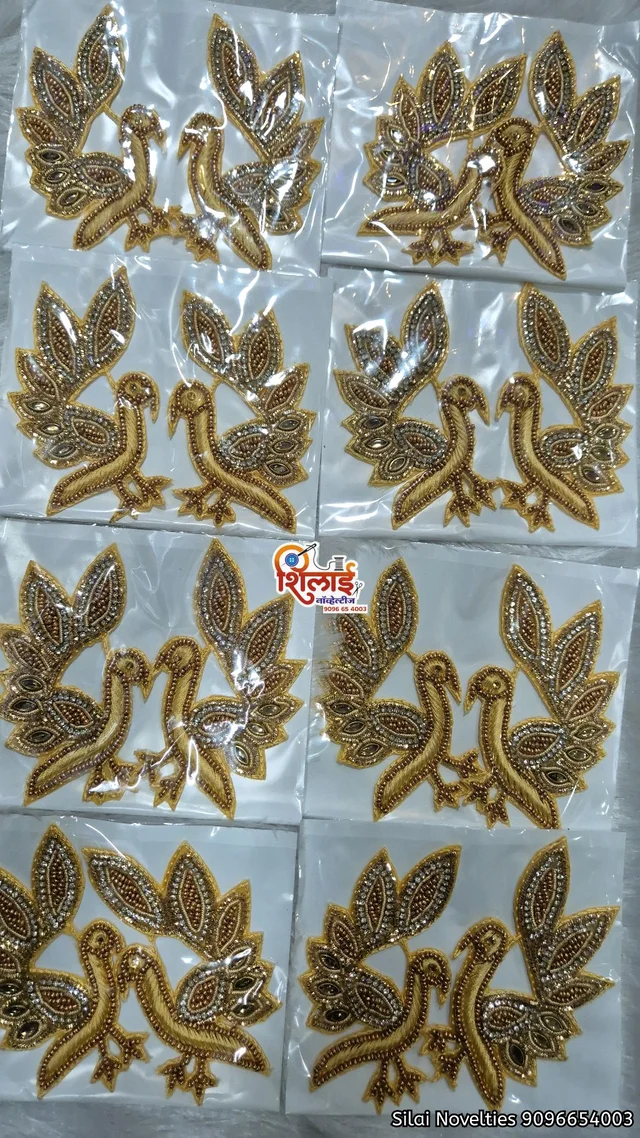 अरीवर्क पीकॉक - Gold