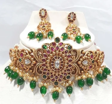 Alloy Jewel SetColor :MulticolorColor Code :GREEN DROPModel Number :FS SET GREENSales Package Id :1 Choker Necklace Set, 1 Pair of EarringsType :Earring & Necklace SetBase Material :AlloyPlating :Gold-plated7 Days Return Policy, No questions asked.