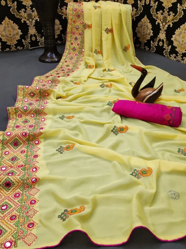 🧶Saree Fabric: Nakoda Vichitra🧶Blouse: Separate Blouse Piece🧶Blouse Fabric: Banglory🧶Work : Mirror work🧶Multipack: Single🧶Sizes:Free Size (Saree Length Size: 5.5 m, 🧶Blouse Length Size: 0.8 m)💰 - A