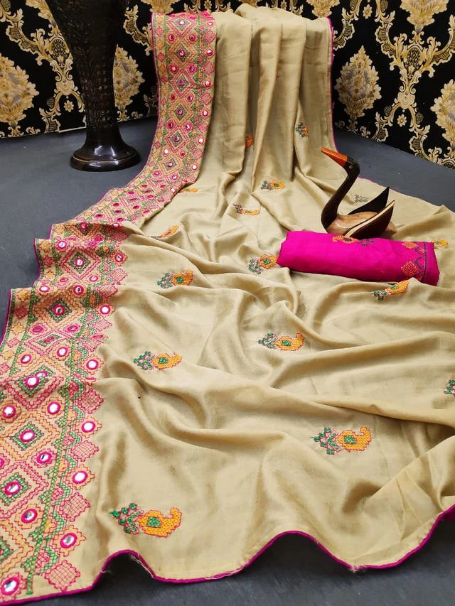 🧶Saree Fabric: Nakoda Vichitra🧶Blouse: Separate Blouse Piece🧶Blouse Fabric: Banglory🧶Work : Mirror work🧶Multipack: Single🧶Sizes:Free Size (Saree Length Size: 5.5 m, 🧶Blouse Length Size: 0.8 m)💰 - E