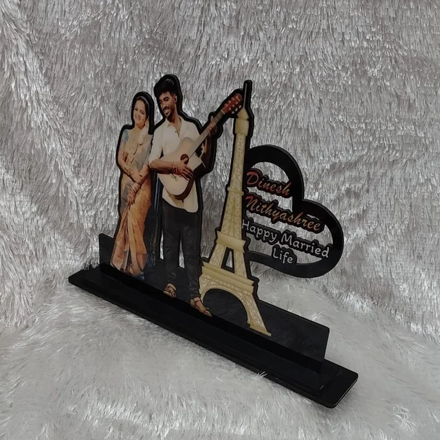 Eiffel Tower Love Couple - Customized Cutout Frame