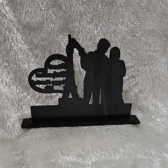 Eiffel Tower Love Couple - Customized Cutout Frame