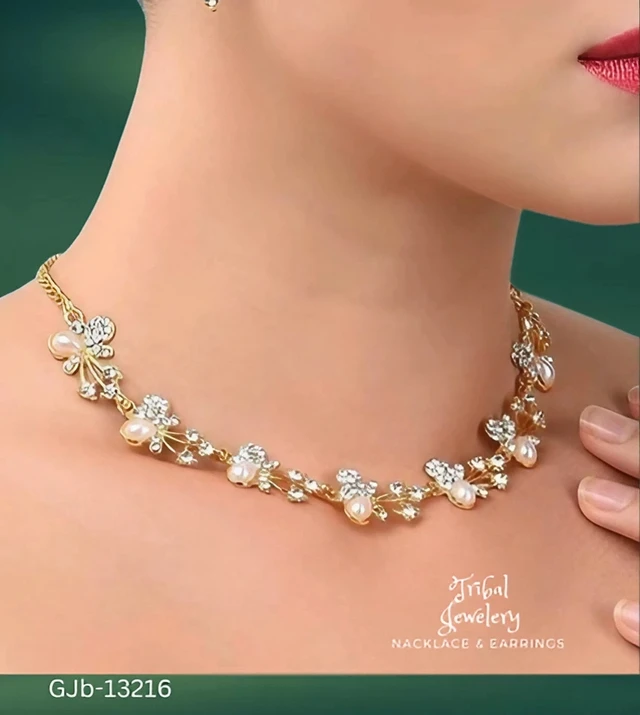 GJb-13216 Pearls And Diamond Necklace Set - Adjustable