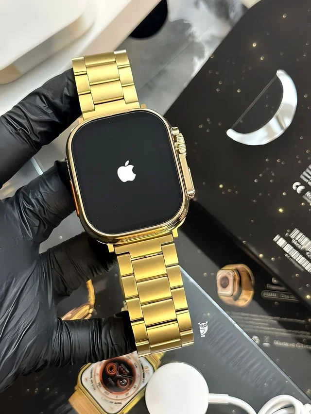 Series 8 Ultra Gold Smartwatch With Golden Metal Belt - Gold