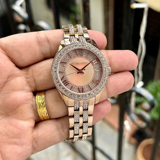 MICHAEL KORS HARLOWE β SHINE BOLD, SPARKLE BRIGHT