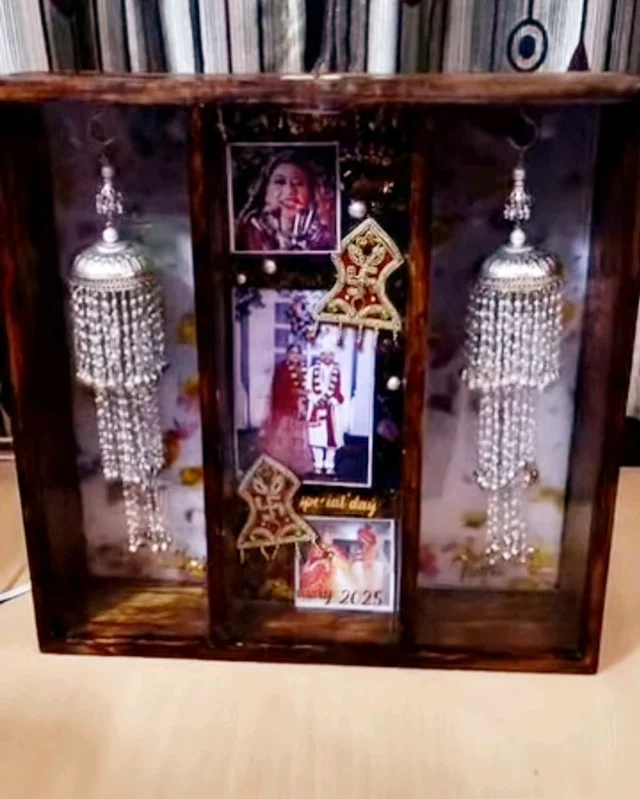 Kaleera , Varmala Preservation Teakwood Frame - 20/16/4"