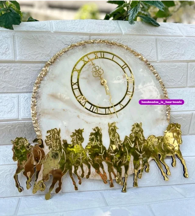 Vintage Running Horse Clock - 18/15"