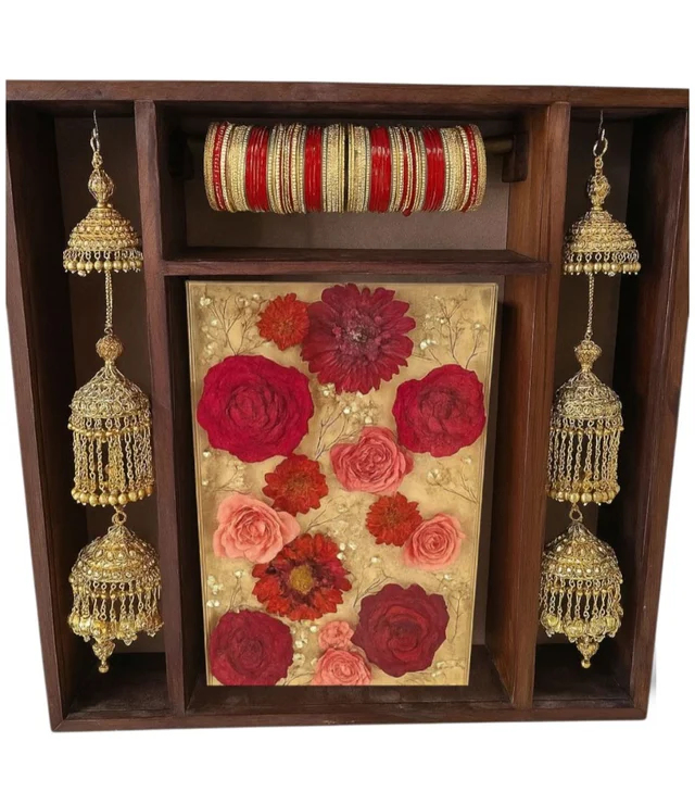 Kaleera, Chooda Preservation Varamala Teakwood Frame - 20/20/4 Inches