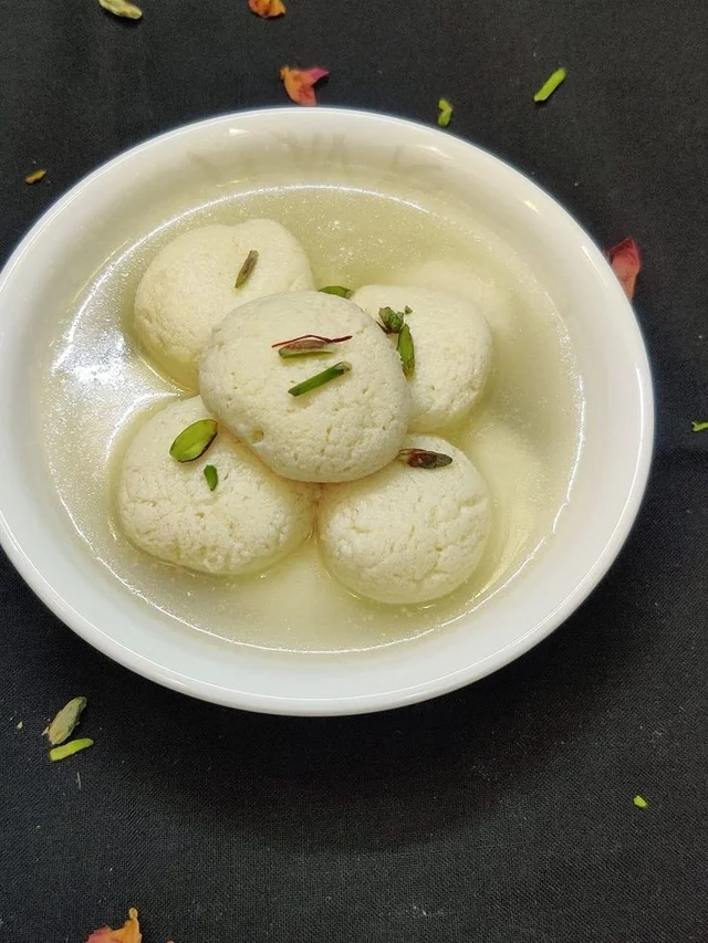 BMB Sponge Rasgulla - 1, Rose Water Sprinkled