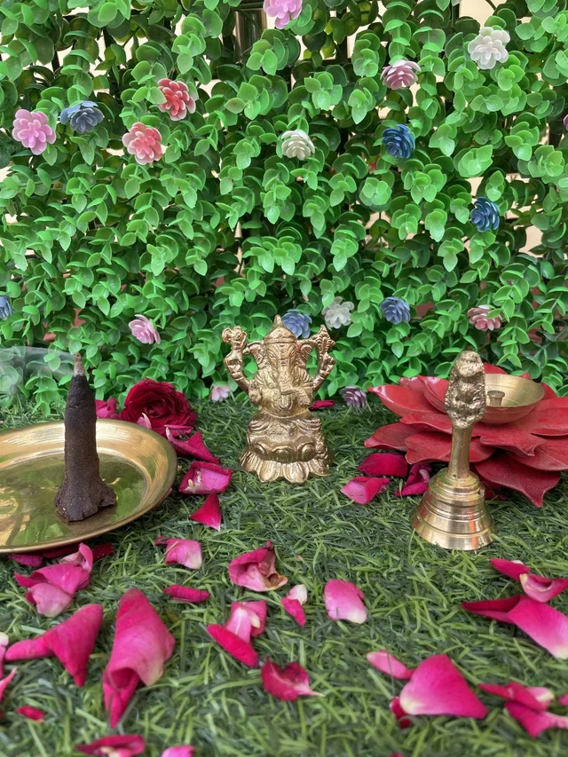 VIKRAM METAL Brass Ganesh Murti - 3 inch, GOLDEN