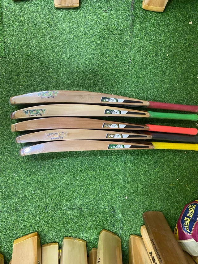 VICKY PLAYER EDITION - 35, Brown