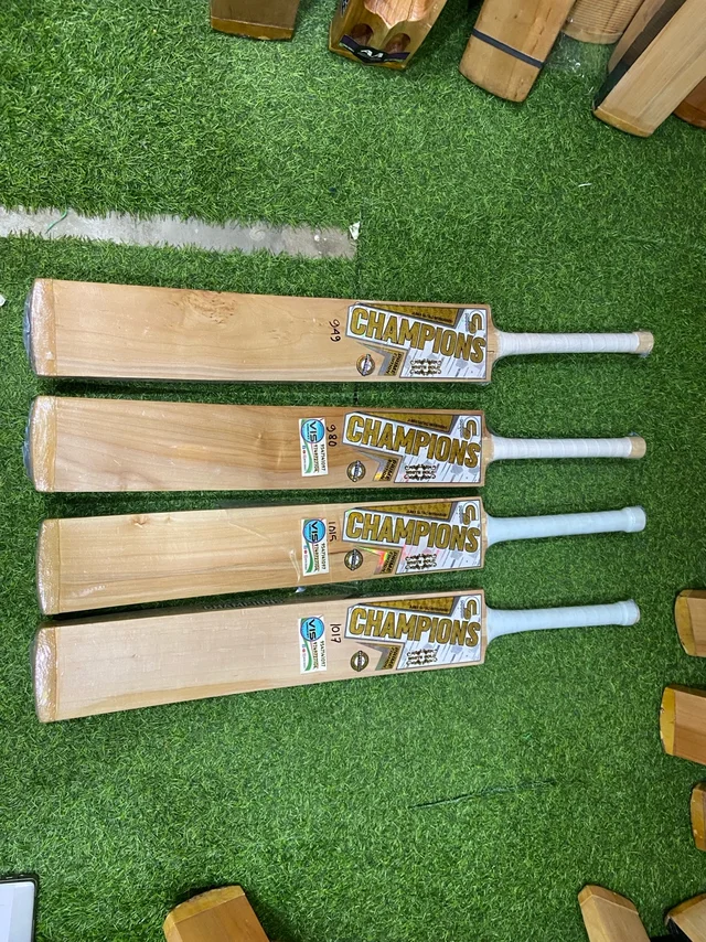 Champions White-Gold Edition - 35