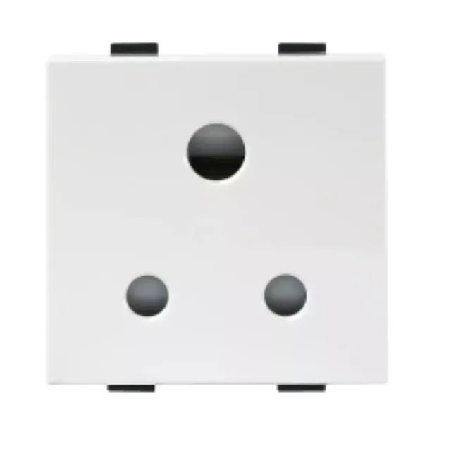 Great White GreatWhite 6A 3Pin Socket Myrah