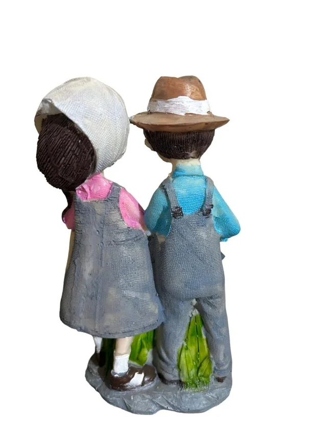 LOVELY COUPLE STATUE - 7.5 INCH