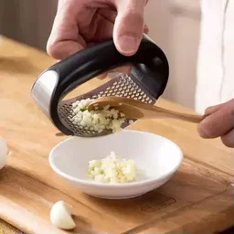 Stainless Steel Garlic Press Crusher for Kitchen - EASY RETURN