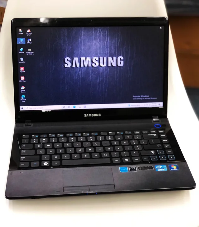 Samsung Series 300E Laptop 