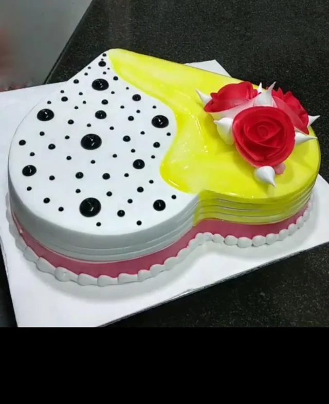 Vanilla Heart Cakes - 1KG, Eggless