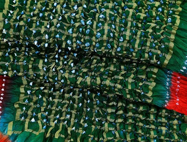 PK HUB®Women's Silk Gadhchola Bandhani Saree Rajasthani Bandhej With Zari Checks Saree With Blouse and Washable - GREEN&RED