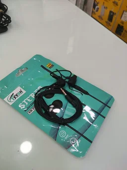 TYVON STEREO 3.5MM JACK WIRED EARPHONES - BLACK & WHITE