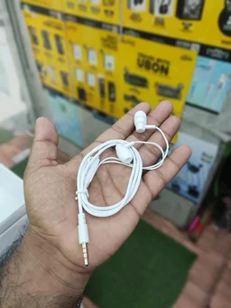 TYVON STEREO 3.5MM JACK WIRED EARPHONES - BLACK & WHITE