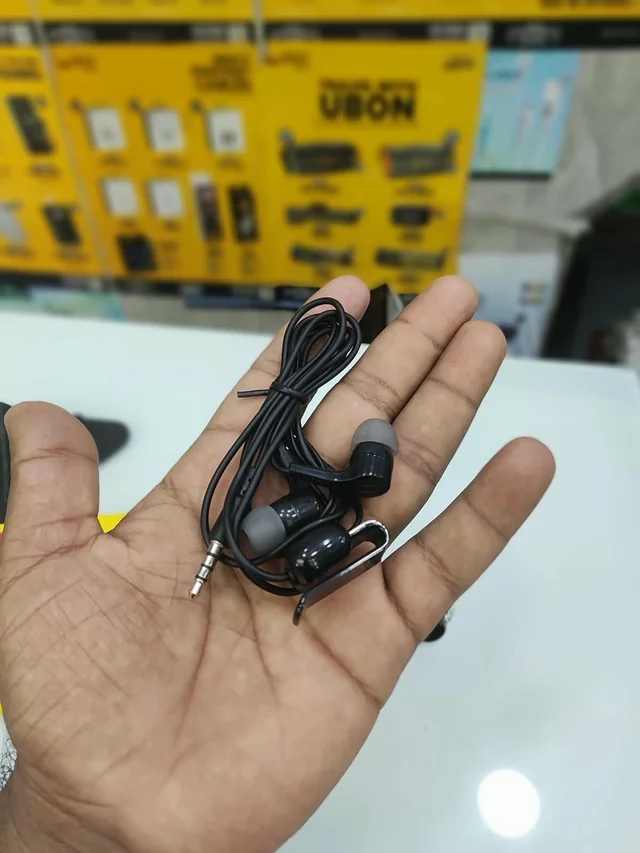 UBON ECONOMY SERIES 3.5MM JACK WIRED EARPHONES - BLACK & WHITE