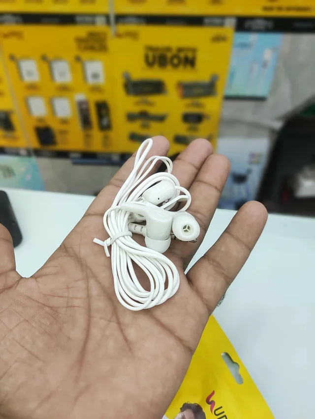UBON ECONOMY SERIES 3.5MM JACK WIRED EARPHONES - BLACK & WHITE