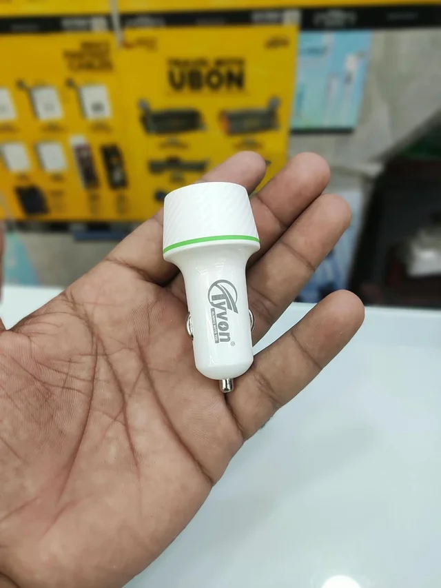 TYVON DUAL USB PORTS CAR CHARGER - WHITE