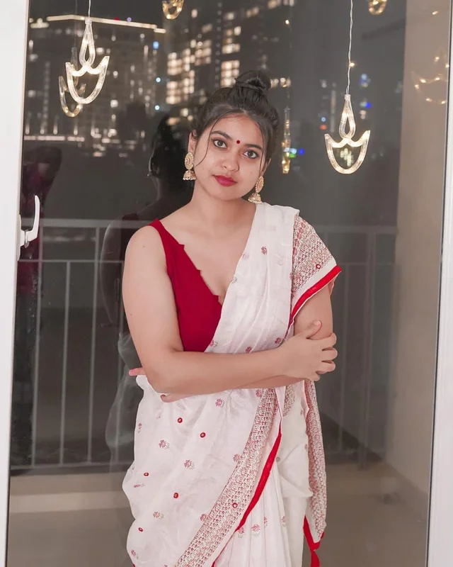 Meenakshi Jute - White, Free