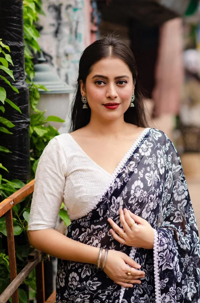 Soft Printed Saree - Navy Blue, Free