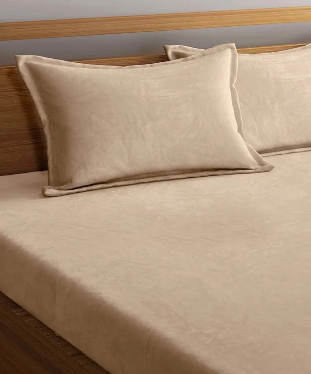 MORADO 190 GSM Flannel Super Soft Warm Elastic Fitted Double Bed Bedsheet with 2 Pillow Covers for Winters - 72x78x8 Inches, Camel - Camel
