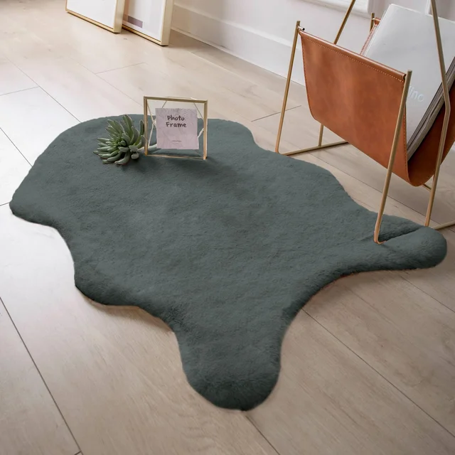 Luxe Home Super Soft Rabbit Fur Rug - Non-Slip, Plush Floor Mat - 135x90 cm Faux Fur Carpet for Living Room, Bedroom, Nursery, and Decorative Floor Covering