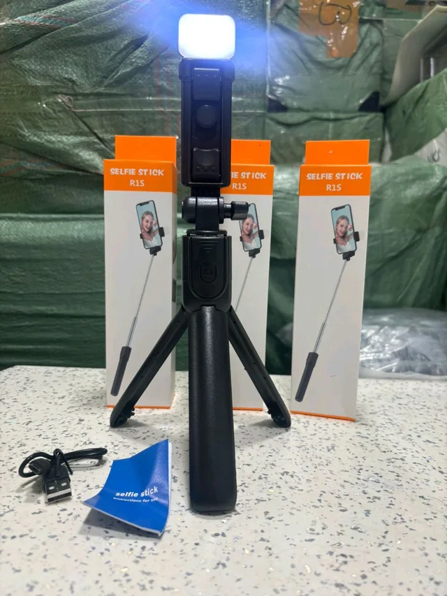 New R1s Selfie Stick With Remote Control Og Heavy Quality 