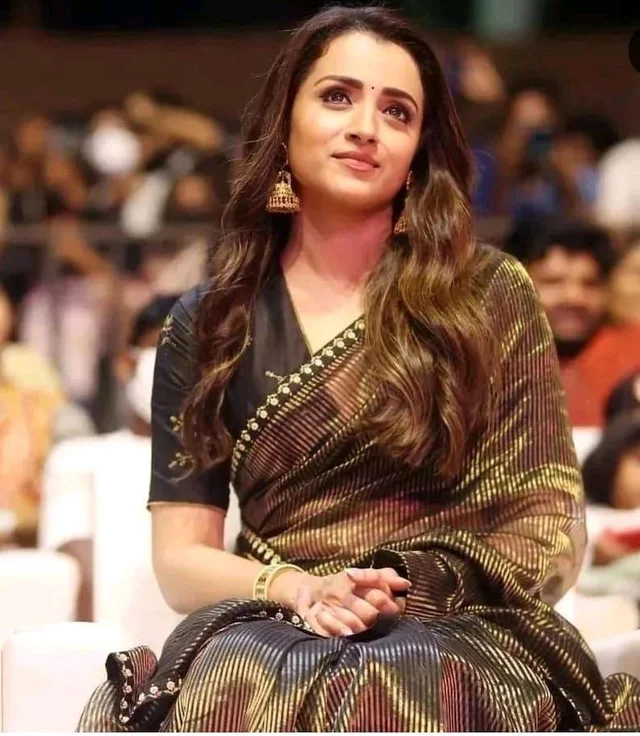 Celebrity Inspired Banarasi Tissue Soft Lightweight Saree ✨