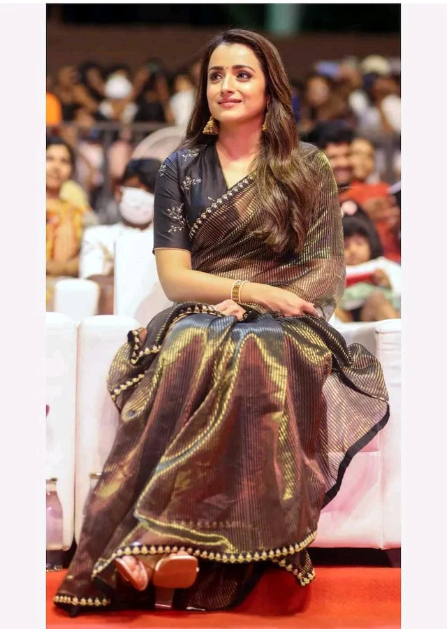 Celebrity Inspired Banarasi Tissue Soft Lightweight Saree ✨