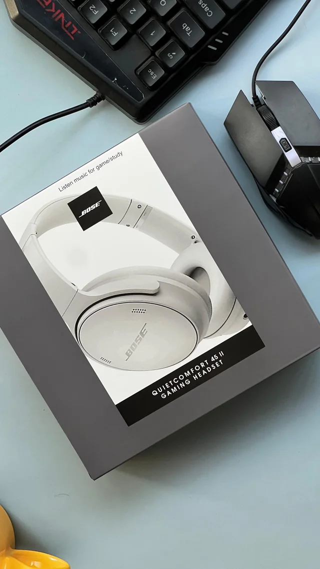 Bose NEW BOSE QC45ll GAMING HEADPHONES - Silver