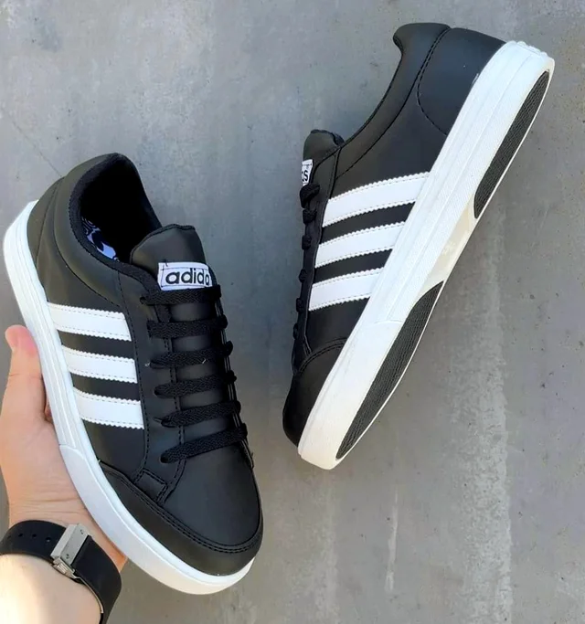 Adidas Step Out in Style with Our Classic White Sneakers - 9, Black