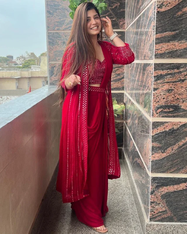 Trending Party Wear Shrug Saree For Women - Red