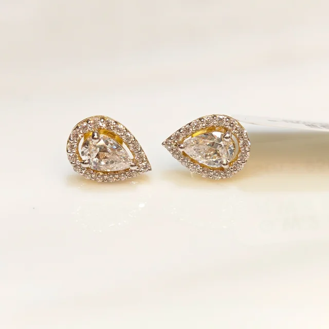 18KT HALLMARK GOLD EARRINGS - 18KT, 2 grams