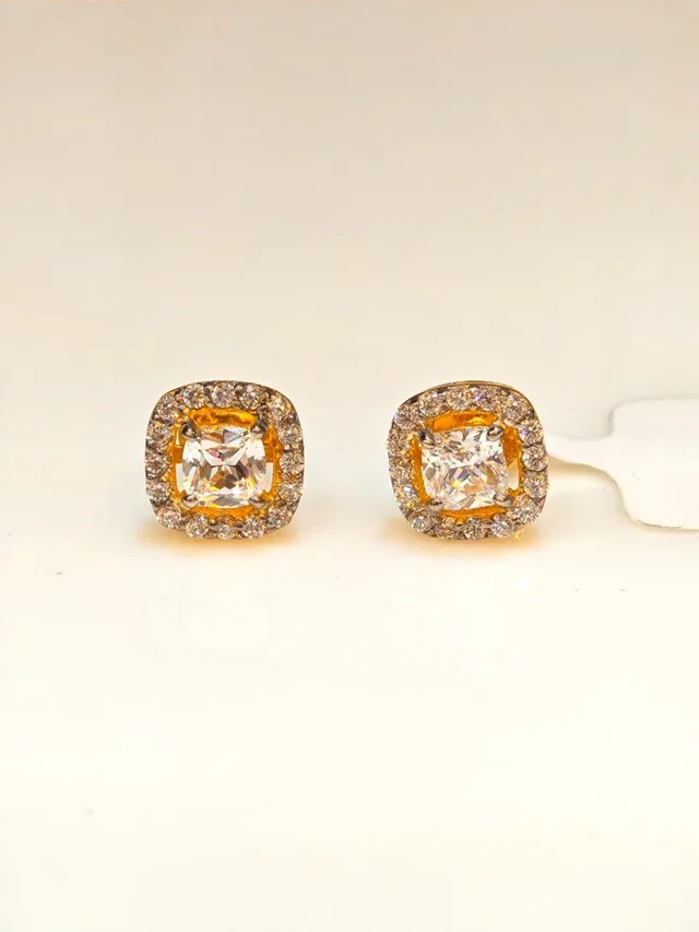 18KT HALLMARK GOLD EARRINGS - 18KT, 1.890 grams