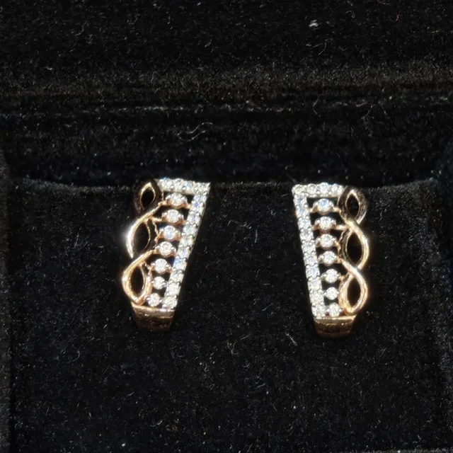 18KT HALLMARK ROSE GOLD EARRINGS - 18KT, 3.5 grams