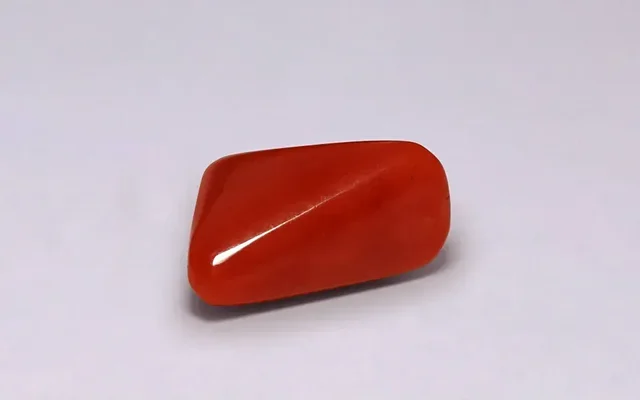 Natural Red Coral weighing 5.15 carats / 6.44 Ratti in Triangular shape. - RED TRIANGLE CORAL, 5.15 ct