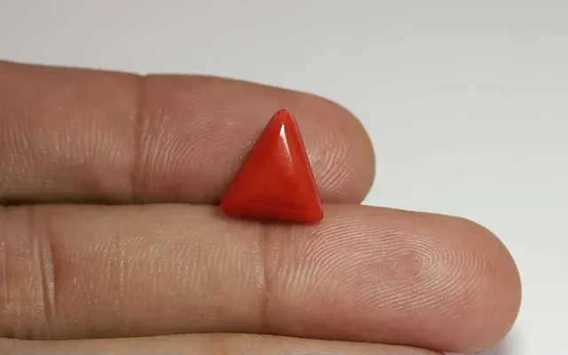 Natural Red Coral weighing 5.15 carats / 6.44 Ratti in Triangular shape. - RED TRIANGLE CORAL, 5.15 ct