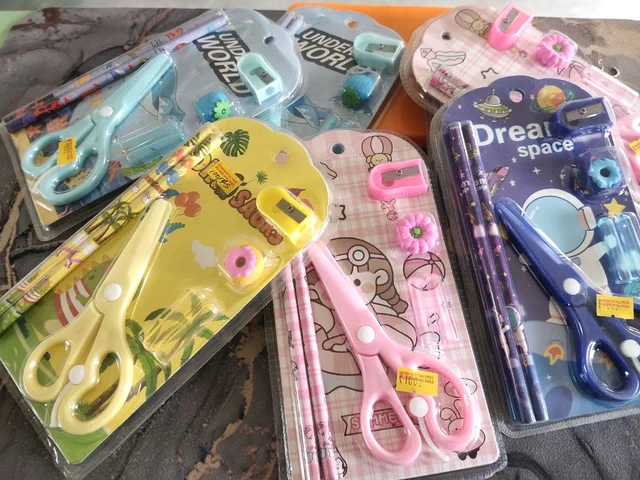 *PENCIL SET*

*Pencil*
*Paper cut-na bakcheh*
*Pencil chhin*
*Sharpener*
*Eraser*

