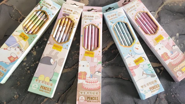 *Pencil*
Cute..mawi bawk si...
A thing pawh a tha e😊
Sharpener a chhawm bawk a..Ahmawr ah hian eraser a awm nghal bawk e

