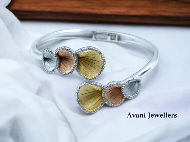 Avani Jewellers Silver Ladies Fancy Kade - 20.97, Free Size