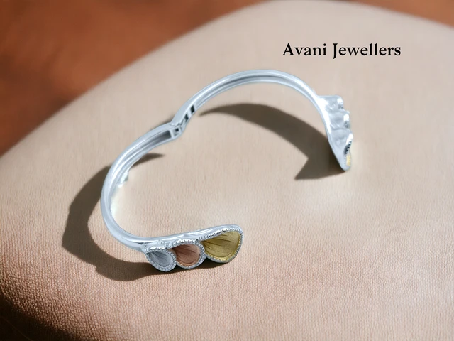 Avani Jewellers Silver Ladies Fancy Kade - 20.97, Free Size