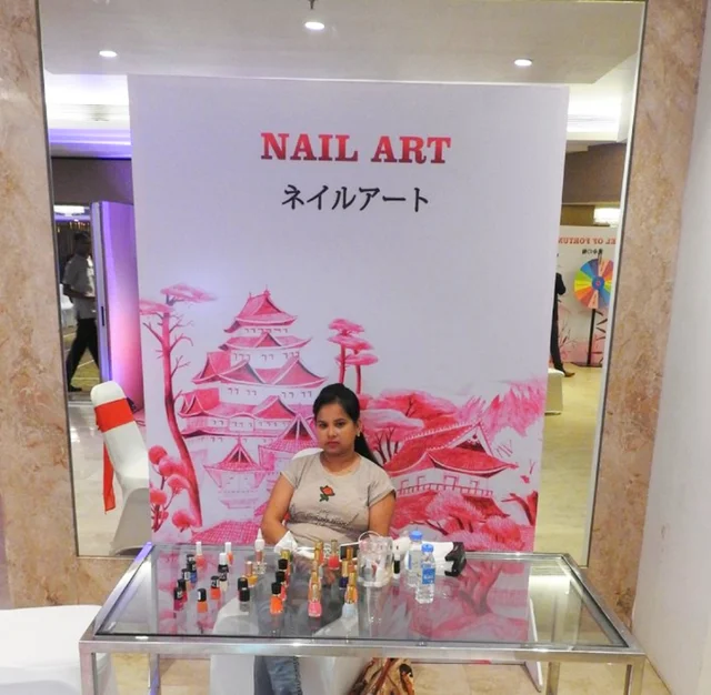 Nail Artist
