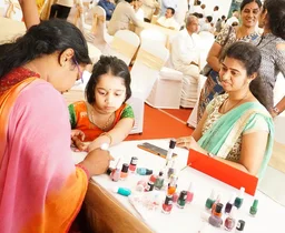 Nail Artist