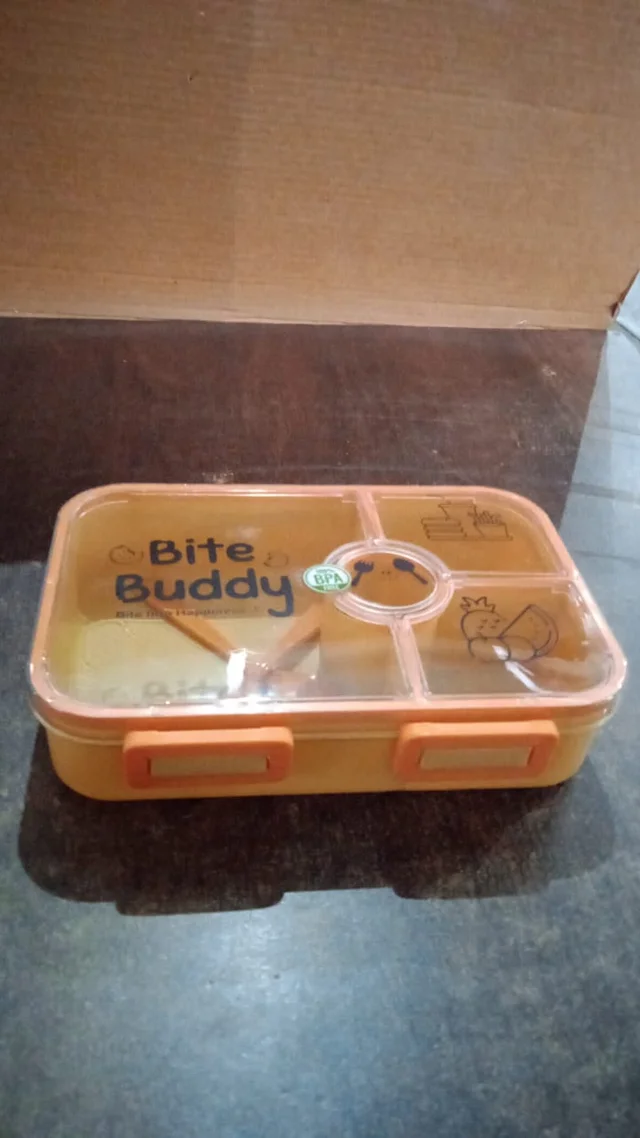4-Compartment Leak-Resistant Lunch Box – BPA-Free with Cutlery